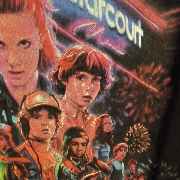 Stranger Things Netflix Season 3 Starcourt Mall Long Sleeve Shirt - Picture 6 of 9